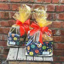 Misalnya, anda bisa menyertakan logo perusahaan atau desain yang cocok dengan pedoman. Hamper Alat Tulis Untuk Pelajar Shopee Malaysia