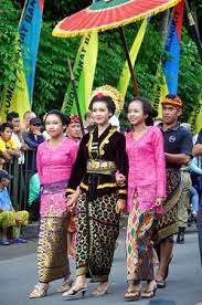 Perbandingan harga baju pengantin adat bundo kanduang & busana adat pernikahan lombok ntb. Traditional Sasak Tribe Wedding At Lombok Island That We Called It Nyongkolan Budaya Pakaian Wanita Bergaya