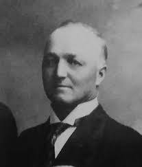 Winnie Sutherland's Instagram, Twitter & Facebook