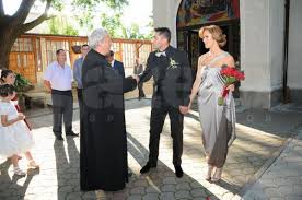 Diana si sotul ei, claudiu niculescu, actualemente antrenor la fc bihor oradea, isi doresc foarte mult un fratior sau o surioara pentru david. Poza 12 Foto Imagini De La Cununia ReligioasÄ A Lui Dragos Grigore Nasii Sint Claudiu Niculescu Si Diana Munteanu