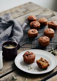 Muffins Aux Betteraves Bananes Raisins Trois Fois Par Jour Recipe Food Baking Muffins Greek Yogurt Muffins
