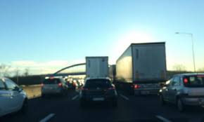 Un'auto una ford ha travolto i quattro, tre sono rimasti feriti. Code In A7 Per Incidente Stradale Prima Pavia