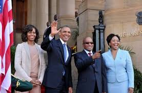 His mother, stanley ann dunham, was a white american from wichita, kansas. Sudafrika Besuch Obama Trifft Sich Mit Mandelas Familie Politik Schwarzwalder Bote