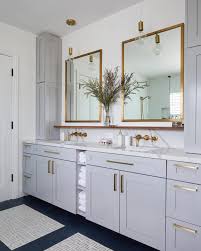 10 Timeless Design Elements That Will Never Go Out Of Style Modern Master Bathroom Light Gray Cabinets Bathroom Interior