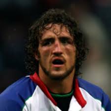 Burger signs for Saracens