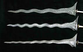 Keris diraja keris panjang nang chayam tahun tun zainal abidin sultan zainal abidin i mengasaskan kesultanan terengganu. Why Is The Keris Bengkang Bengkok Here S A History Of The Keris We Never Knew
