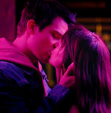 I'm in love with this couple 😍♥️ theideaofyou ✨ @nicholasgalitzine 💕  @annehathaway 📸 @solshayes IG