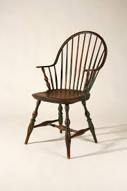 a very fine windsor continuous arm chair made of maple and ash rhode island last quarter 18th century the turnings on chair woodworking chair vintage chairs