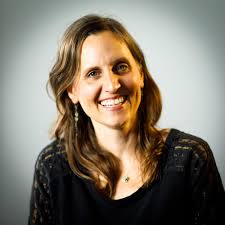 Amanda Upton's Instagram, Twitter & Facebook