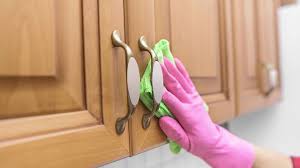 تنظيف دولاب المطبخ من الخارج من الدهون أطيب طبخة