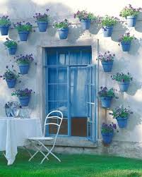 C Est Une Maison Bleue Decoration Jardin Bacs De Jardin Idee De Decoration