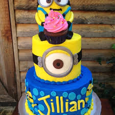 From the super cute chocolate cake base decorated with colorful sprinkles, to the amazing 3d minion topper, this cake definitely pulled out all the tops to grab everybody's attention. Minion Cake Decorating Photos