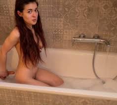 In mammals, sperm is stored in the epididymis and is released from the penis during ejaculation in a fluid known as semen. Badewanne Pornos Deutsche Badewanne Sexfilme Jetzt Ansehen