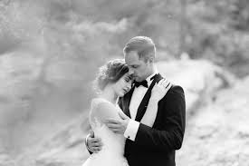 Melden sie sich bei hochzeitsspeicher wenn sie nach einem zuverlässigen partner für abendkleider, brautkleider, hochzeitskleider, brautmode, hochzeitsanzüge sowie hochzeitsanzüge in ihrer stadt gesucht haben. Trauung Und Hochzeit Im Barocken Garten In Blankenburg