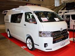 atv群馬 ベース車 ハイエーススーパーロング キャンピングカーショー2017出展車両 atv群馬のキャンピングカー rsプレミアム 広い空間にアレンジできるシートや収納 ソーラーパネル キッチン 換気扇などフル装備の高級感のあるハイエースベースのキャン トヨタ