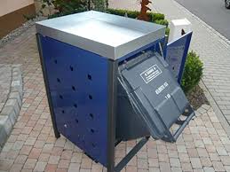 Die mülltonnenbox mit pflanzdach ist für 120 liter oder 240 liter mülltonne geeignet. á Gartenguru Net á Resorti Mulltonnenbox Quadra 2 4 Mulltonnen Mit 120 240 Liter Volumen Feuerverzinkt Und Pulverbeschichtet Inkl Kippvorrichtung Und Pflanzdach 3 X 240 Liter Anthrazit Ral7016