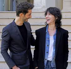 Video Charlotte Gainsbourg Et Pierre Niney Bien Arrives Au Festival Du Film De Sarlat