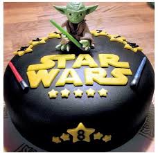 Looks Easy Use Tangy Taffy For The Light Sabers Gateau Anniversaire Star Wars Gateau Star Wars Idee Gateau Anniversaire