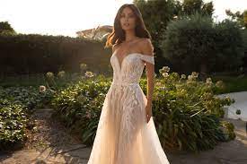 I 20 modelli più belli su cui. Abiti Da Sposa 2020 Pronovias Vogue Italia