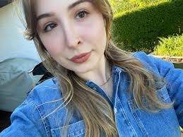 Beth Reiser's Instagram, Twitter & Facebook