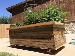 Bac A Fleurs En Bois A Faire Soi Meme 52 Bacs A Fleurs Diy Pour S Inspirer Fleurs En Bois Bac A Fleurs Planteurs De Bois