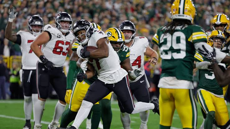 Falcons position grades: Plenty of A's to go around in Packers blowout