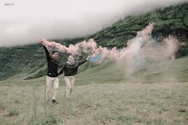 Prewedding di gunung harus dilakukan dengan hati hati & tentunya dengan persiapan yang prewedding di gunung menjadi tempat yang mengasyikkan. Foto Prewedding Di Gunung Bromo Ini Persiapan Yang Perlu Kamu Lakukan Ammora Photography