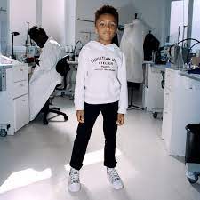 Maybe you would like to learn more about one of these? Dior Signe Une Nouvelle Sneaker Collector Exclusivement Pour Les Enfants Vogue Paris