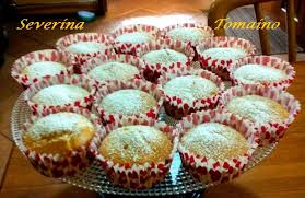 Preparare dei dolci senza lievito oppure dei muffin senza uova ed allo stesso tempo riuscire addirittura a preparare dei muffin senza lievito con la stessa ricetta qual'è l'ingrediente segreto dei muffin senza lievito? Muffin Savoia Senza Burro E Senza Lievito Dolci Manie In Cucina