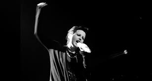 Les cranberries avaient sorti un album en 2017, mais la tournée européenne et américaine avait été annulée pour des problèmes de santé (elle en a cumulé ces dernières années). Deces De Dolores O Riordan La Chanteuse De The Cranberries Region Paca Frequence Sud Fr