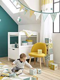 50 inspirations de déco murale pour la chambre du bebe : Une Chambre Pour Garcon En Bleu Et Jaune Joli Place