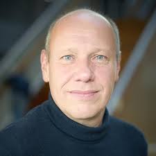 Amazon.com: Learning from the EU Constitutional Treaty: Democratic  Constitutionalization beyond the Nation-State (Routledge Advances in  European Politics): 9780415681872: Crum, Ben: Books