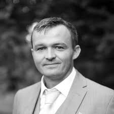 Hidden in Plain Sight: The Blackstones: White, Peter Edward, Hutt,  Madeleine: 9798850647902: Books