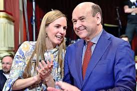 Nina proll was born on january 12, 1974 in vienna, austria. Opernball Letzte Handgriffe Vor Dem Walzerfest News Orf At