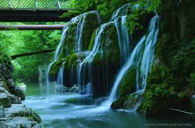 .de ochii necunoscătorilor, izvorul bigăr cascada bigăr este cunoscut și sub denumirea de izbucul bigăr. Cascada Bigar Cascada BigÄƒr