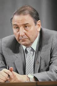 Янаев, у которого дрожат руки, заверяет журналистов и. Cfgu5qika16w6m