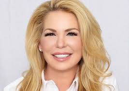 3 Questions With: Cosmetics Innovator Doris Dalton of Doll 10 Beauty