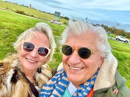 Jetzt aber Tempo, alle bindungsfreudigen Hamburger:innen! Die neuen Termine  fürs HEIRATEN im Hamburger Rathaus, im Phoenixsaal, wurden heute für 2026  bekanntgegeben: Immer freitags, 1x im Monat, am: 06.02.2026, 17.04.2026,  08.05.2026, 05.06.2026, 03.07 ...