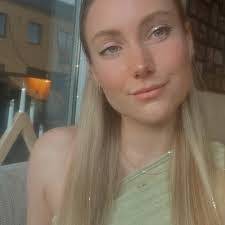 Trisha Webster's Instagram, Twitter & Facebook