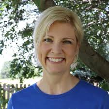 Amy Warden's Instagram, Twitter & Facebook