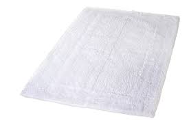 Your bath mat is more than just a soft, absorbent rug to step on when you get out of the shower—it's also a key piece in the design of your bathroom, and an opportunity to inject a little extra. Havanna Extra Large Bath Rug 33 5x59 1in 85x150cm Snow White 5418114453