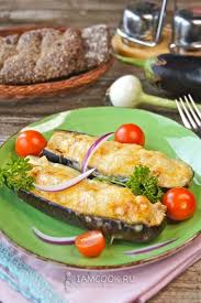 как приготовить закуску из баклажан что продают на рынке Lodochki Iz Baklazhanov S Kuricej Recept S Foto Recept Eda Zapechennye Baklazhany Idei Dlya Blyud