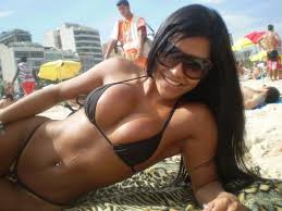 Brazilian girls are some of the sexiest, most the women are feminine and they are attracted to masculine men. Brazilian Girls How To Pick Them Up Easy Brazilie Rocks
