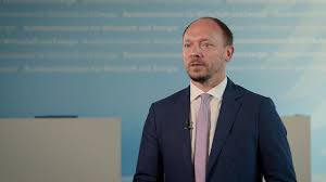 Wanderwitz hatte gesagt, er sehe bei menschen in ostdeutschland eine stärkere neigung zur wahl rechtsradikaler parteien als im westen. Bmwi Marco Wanderwitz