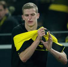 How much of sven bender's work have you seen? Nasenbeinbruch Der Blutige Abend Des Bvb Helden Sven Bender Welt