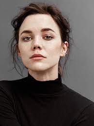 Hedda Stiernstedt Actress Unga Sophie Bell Hedda Stiernstedt Is An Actress Known For Unga Sophie Girl Portrait Photography Brown Hair Boy Girl Face Claims