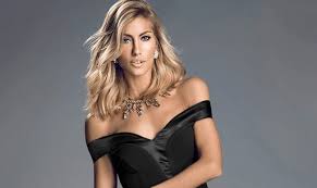 Esra Erol Un Sac Rengi Ve Sac Modeli Nedir Kizlara Moda