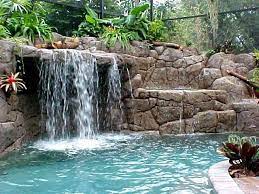 Walaupun buatan, pengunjung tetap bisa merasakan sensasi seperti berada di bawah air terjun alami. Air Terjun Buatan Cantik Photos Facebook
