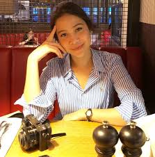 Namanya mula mencuri perhatian para peminat tempatan apabila menerajui watak utama drama bersiri popular iaitu papa ricky yang telah ditayang di astro prima 105 tidak lama dahulu. Biodata Farah Nabilah Pelakon Drama Cik Reen Encik Ngok Ngek Iluminasi