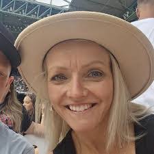 Bella Farley's Instagram, Twitter & Facebook